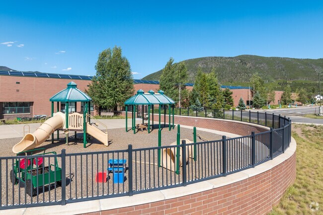 Summit Cove Elementary School.