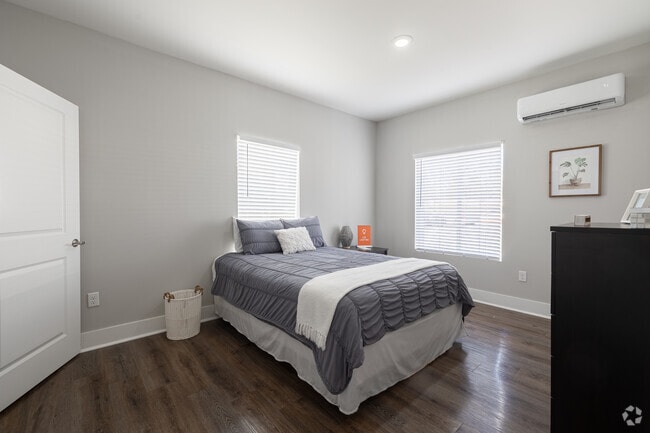 2BR, 2BA - 1153SF - Bedroom
