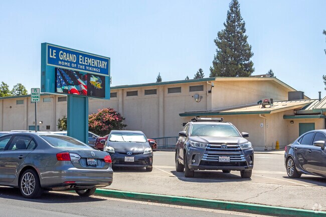Le Grand Elementary School serves grades K-8 in Le Grand.