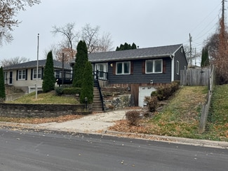 830 25th St, Bettendorf, IA 52722