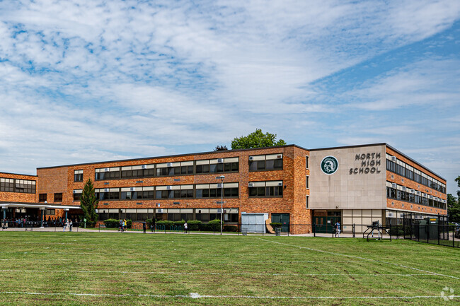 Valley Stream North High School serves students from 7 to 12 grades.