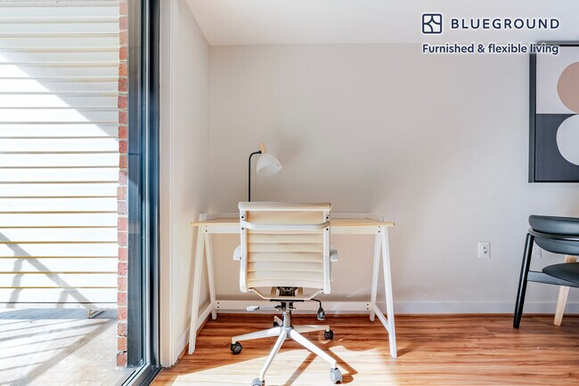 2500 Clarendon Blvd unit FL6-ID1128, Arlington, VA 22201 - photo 5