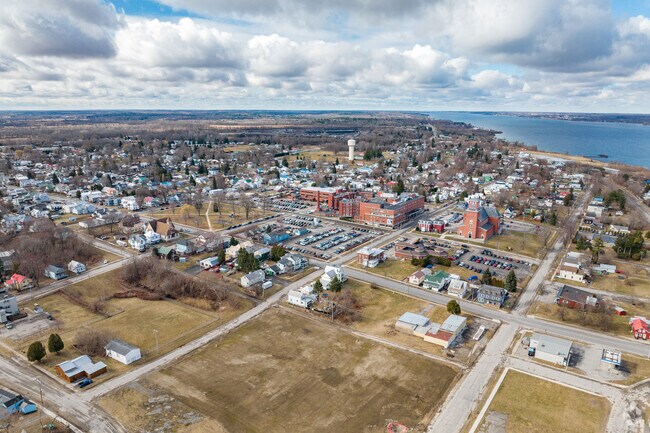 While Ogdensburg was once a hub of shipping and industry, this town of just over 10,000 has slowed to a more laid-back rural pace since its founding.