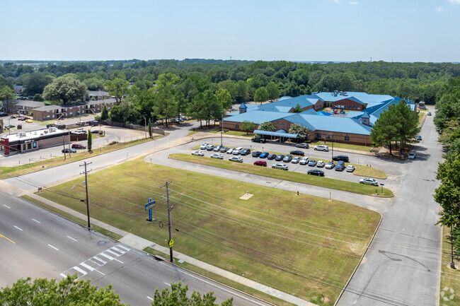 There is ample parking at Getwell Elementary in Memphis.