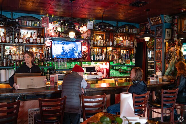 New Milford’s nightlife features cozy pubs and lively atmosphere.