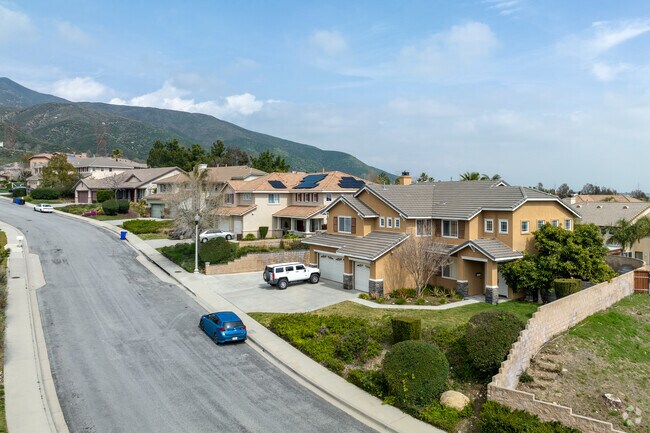 Foothill multi-story single-family homes in Hunter's Ridge are large and classy.