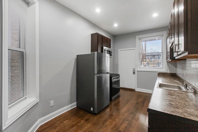 908 W Montrose Ave unit 10-1N, Chicago, IL 60613 - photo 2