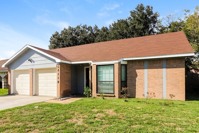 2118 Maple Cir, Rosenberg, TX 77471 - photo 3