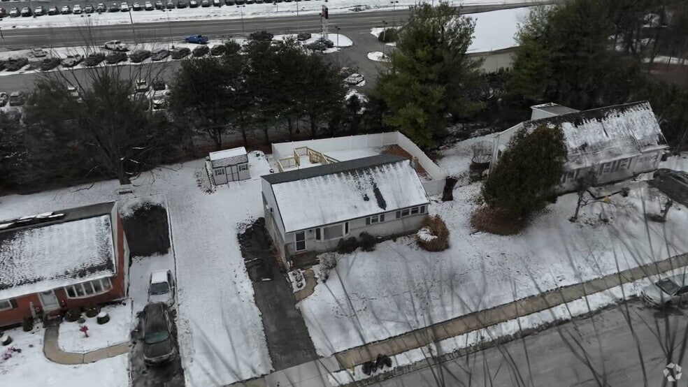 72 Mountain Blvd, Wernersville, PA 19565 - photo 2