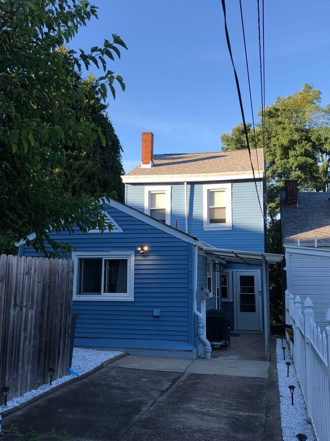 2511 Leticoe St, Pittsburgh, PA 15203