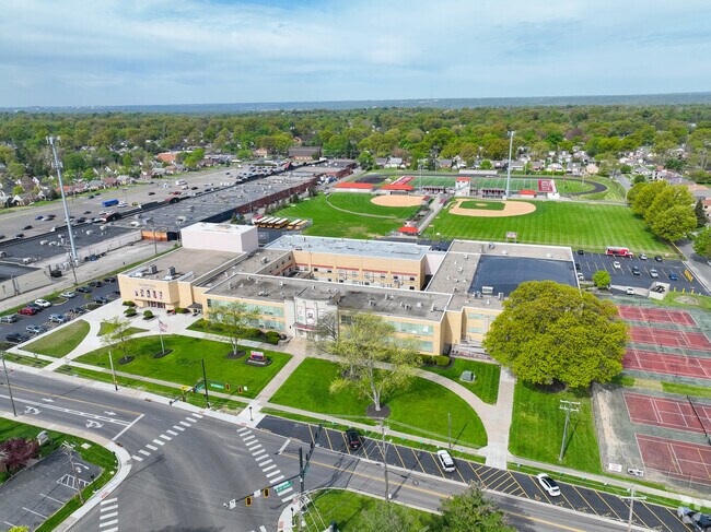 Deer Park Junior/Senior High School earned a B grade from Niche.