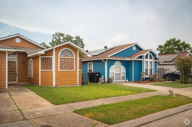 These colorful Behrman cottages are common in Tall Timbers.