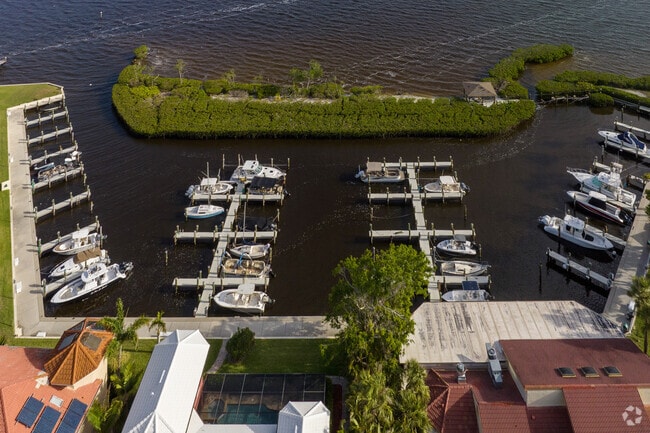 Several marinas for boat-docking are located in McGregor.