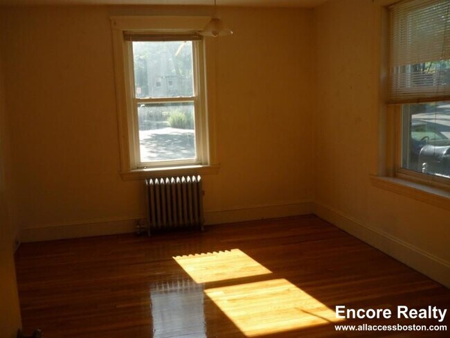 237 Freeman St unit 8, Brookline, MA 02446 - photo 4