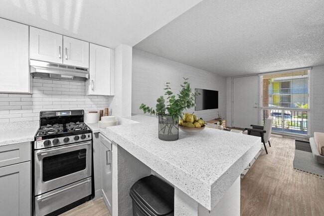 Crosstown Phoenix, Phoenix, AZ 85015 - photo 2