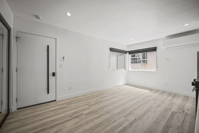 111 N Normandie Ave unit 10, Los Angeles, CA 90004 - photo 4