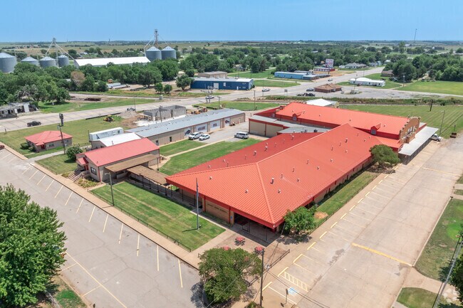 Geary High School offers an athletics program.