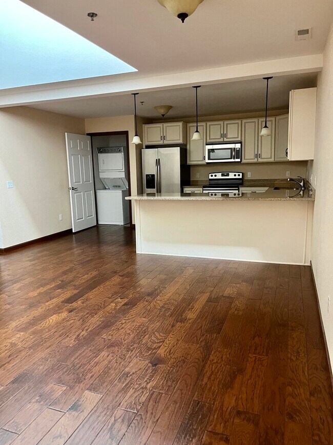 143 S Main St Unit 2, Bowling Green, OH 43402