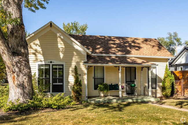 Ranch-style cottages are common in Downtown Windsor.
