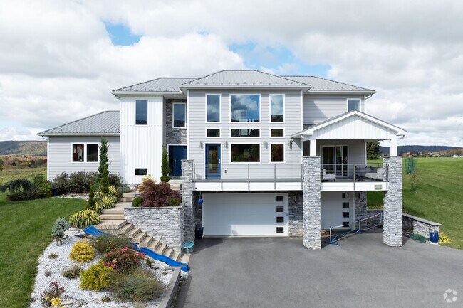 The median year of homes built in Harris is 1986.