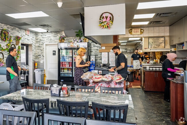 Hamido is a restaurant in Hemlock Park that serves Middle Eastern fare.