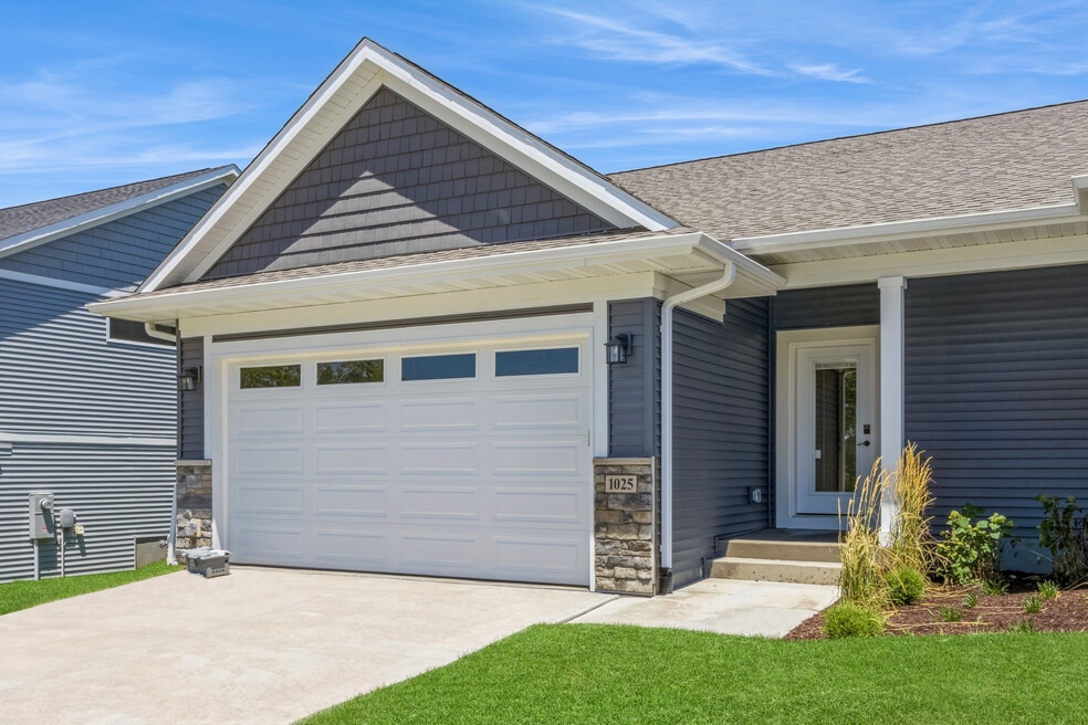 1025 Switchgrass Ln, Ely, IA 52227 - photo 1