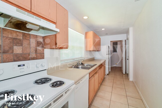 4439 Frances Ave, Sanford, FL 32773 - photo 6