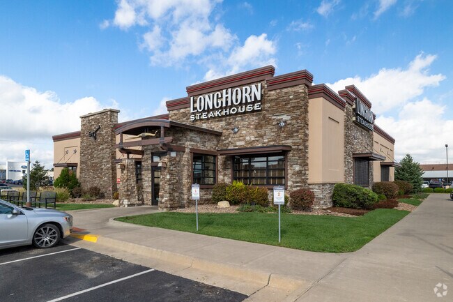 LongHorn Steakhouse near Fabrique serves steaks and sides.