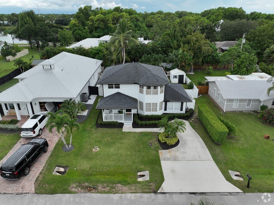 1524 SW Thelma St, Palm City, FL 34990 - photo 2