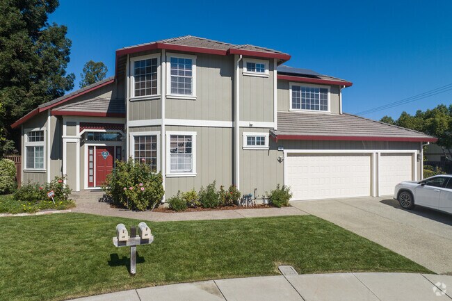 Many of the homes in Pleasant Hill have built in garages.