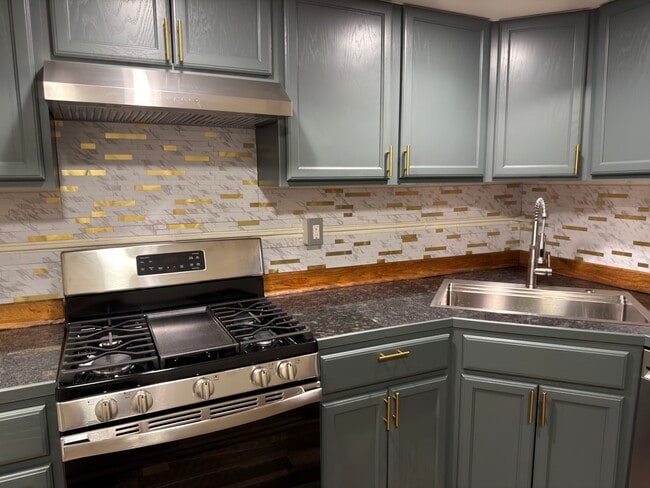 2011 Oregon Ave unit 2011 Oregon Ave., Klamath Falls, OR 97601 - photo 3