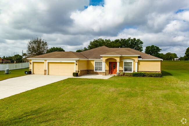 Ranch-style one-story homes in Thonotosassa each have unique features.