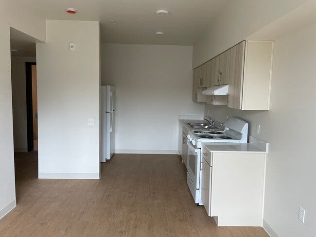 Berry Ranch Apartments, Portland, OR 97266 - photo 3