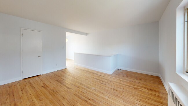 221-26 Manor Rd unit 116, Queens Village, NY 11427 - photo 2