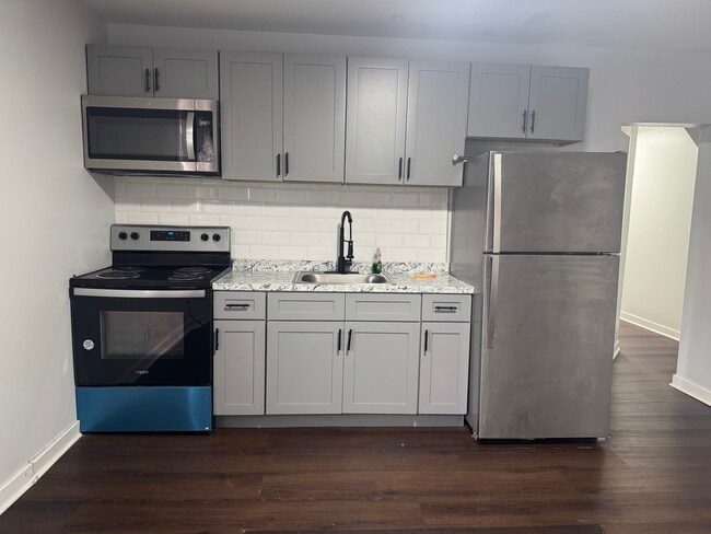 6600 Dicks Ave unit Bonus 3rd bedroom, Philadelphia, PA 19142 - photo 3