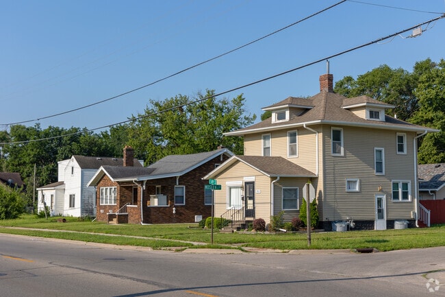 Traditional American housing is the main Downtown Waterloo architectural style.