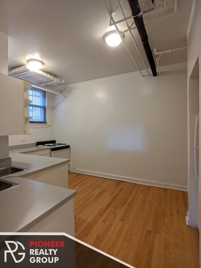 820 W Waveland Ave unit 816-13, Chicago, IL 60613 - photo 4