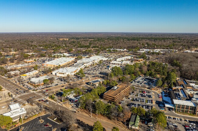 English Meadows is right next door to Germantown Plaza and Saddle Creek shopping centers.