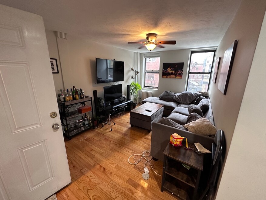 224 Hanover St unit 1, Boston, MA 02113 - photo 1