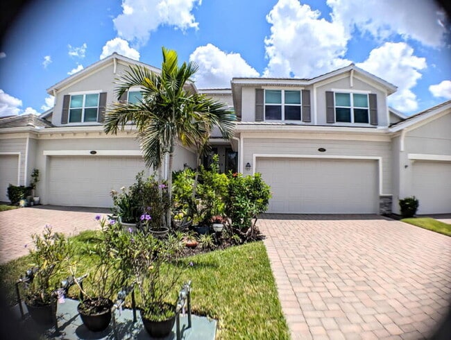 923 Tidewater Shores Loop, Bradenton, FL 34208 - photo 2