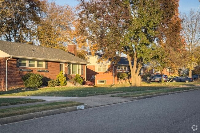 Many homes in North Springfield have street parking for quests.