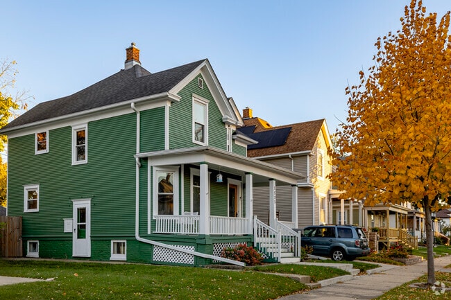 Colonial homes form neat rows along quiet streets throughout Slausondale.