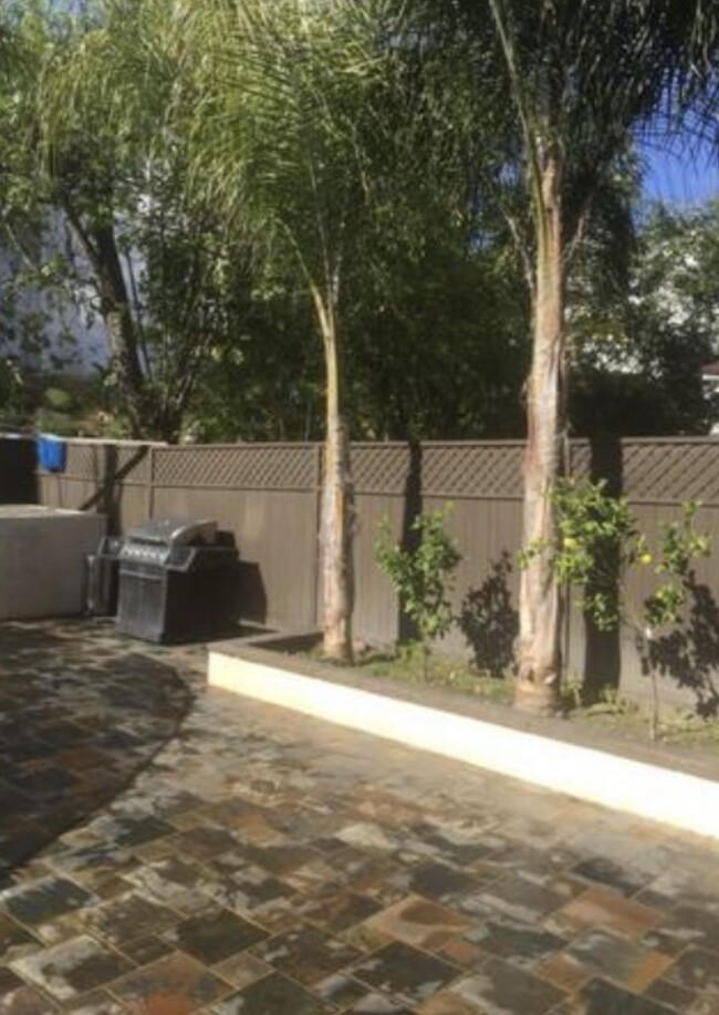 5115 Canoga Ave, Woodland Hills, CA 91364