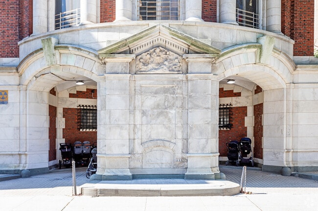 Solomon Schechter School of Manhattan is an accredited institution.