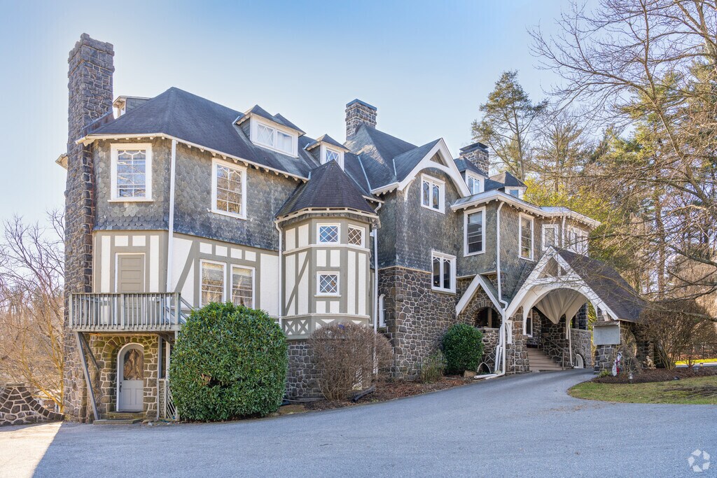 Tarleton School serves young children grades PreK and K-1.