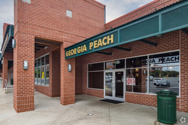 Enjoy fried chicken and mac and cheese at Georgia Peach near Windsor Hills.