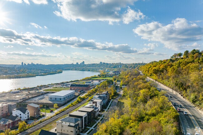 Hyde Park is just a couple of minutes away from downtown Cincinnati.
