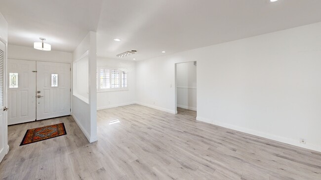 216 Canyon Dr, Las Vegas, NV 89107 - photo 2