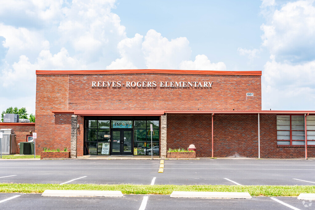 Murfreesboro students may attend Reeves-Rogers Elementary School for a public education.