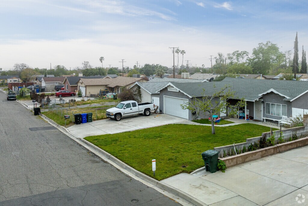 2242 W 3rd Ave, San Bernardino, CA 92407 MLS CV24046186